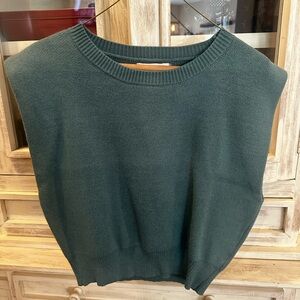 Elegant Green Women's Sleeveless Sweater